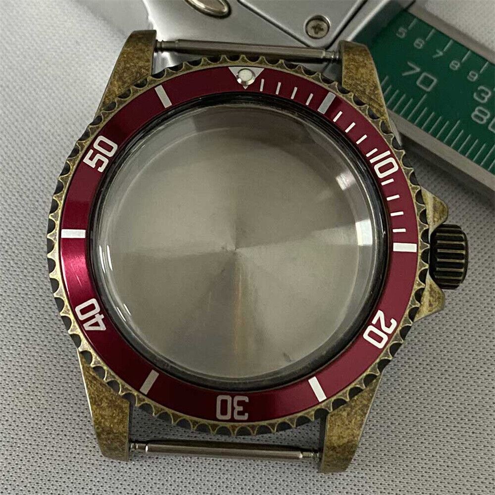 1. Stainless steel 39.5mm watch case for NH35/NH36 movement, durable and sleek design.