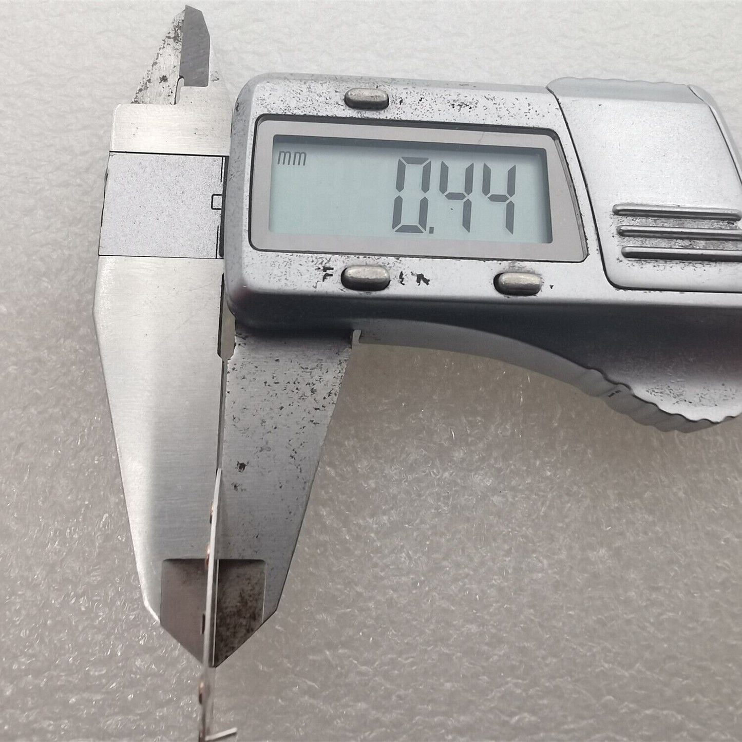 28.50mm white watch dial with green luminous markers for NH35 NH36 movement, ideal for watch enthusiasts.