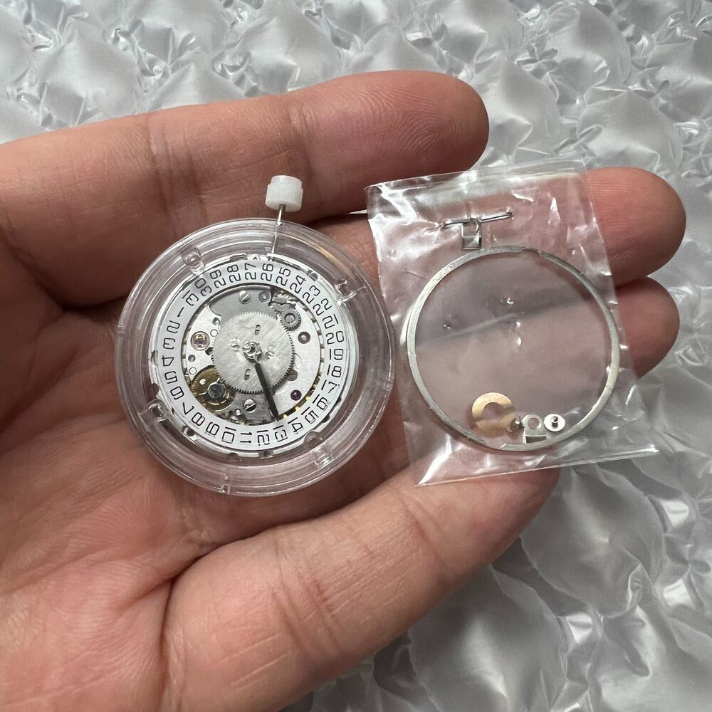 Silver Hangzhou HZ6460 watch with 4 hands, automatic ETA 2836-2 GMT movement for precision timekeeping and stylish design.