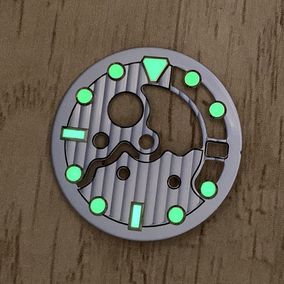 Cadran de montre lumineux vert creux C3 de 28,50 mm, compatible avec les mouvements NH35/NH36