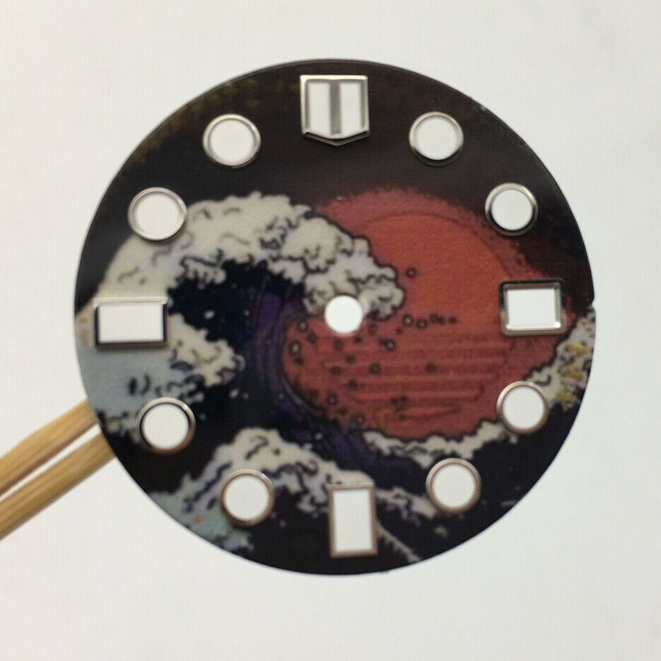 Luminous 28.5mm watch dial featuring The Great Wave of Kanagawa design, compatible with NH35 movement.