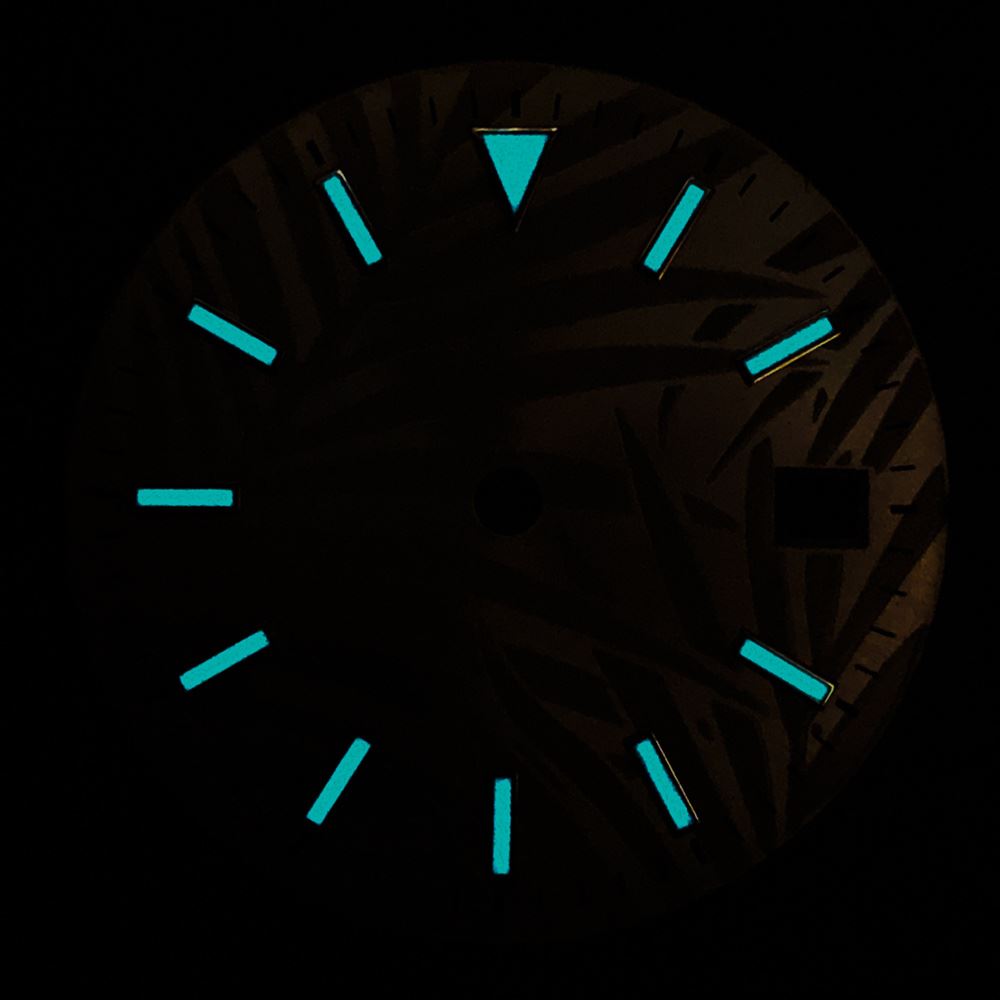 Luminescent 28.5mm watch dial for Miyota 8200 series, enhancing night readability.