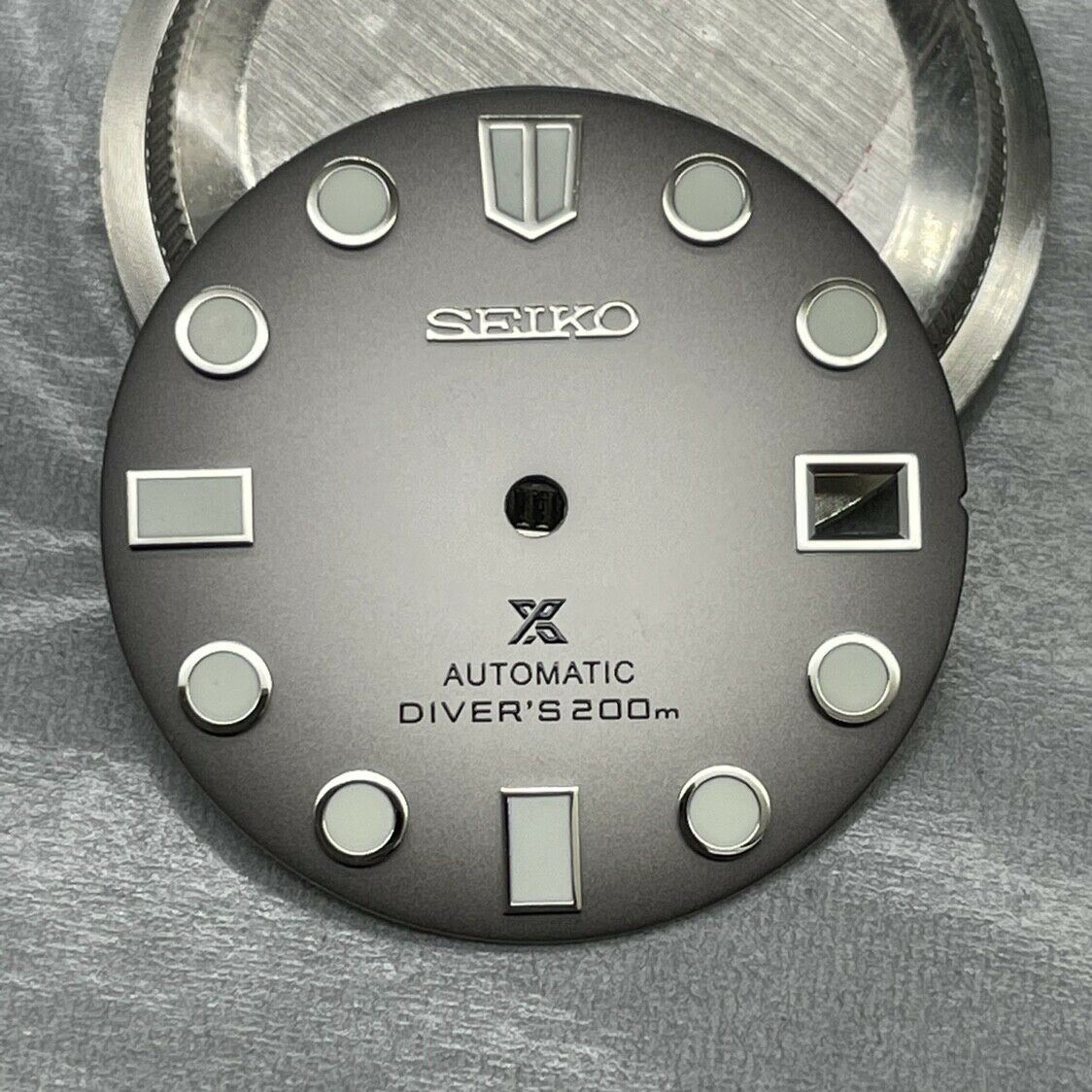 Green luminous C3 28.5mm watch dial plate with date display at 3 o'clock for NH35 automatic movement.