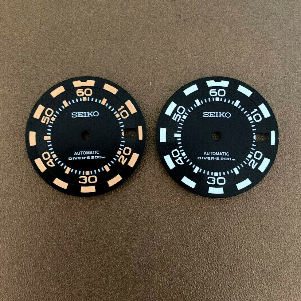 Green luminous 28.50mm watch dial, compatible with NH35/NH36 movement for enhanced visibility.