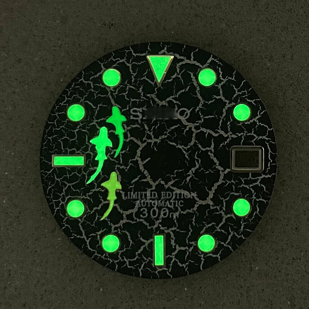 Green luminous 28.5mm Fish watch dial by #1819, compatible with NH35/36 SKX movement, ideal for diving watches.