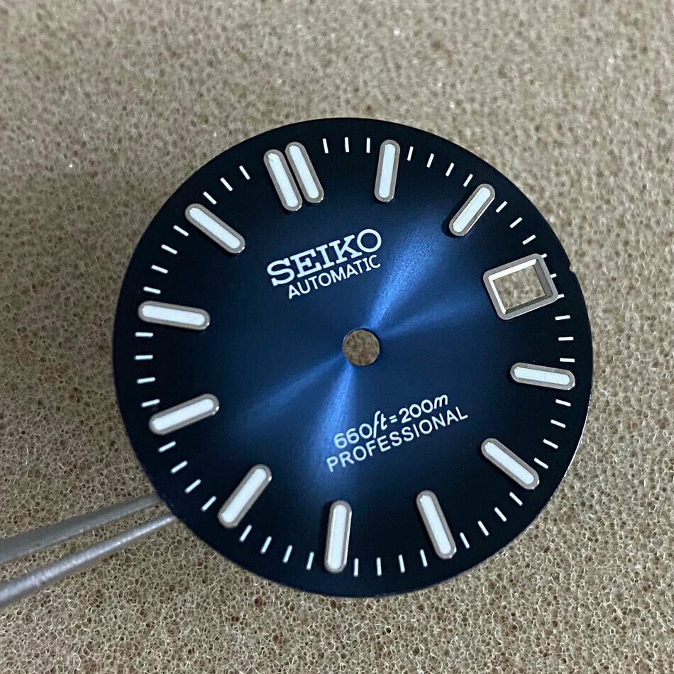 AE46 green luminous 28.5mm watch dial for NH35 movement, enhancing visibility and style.