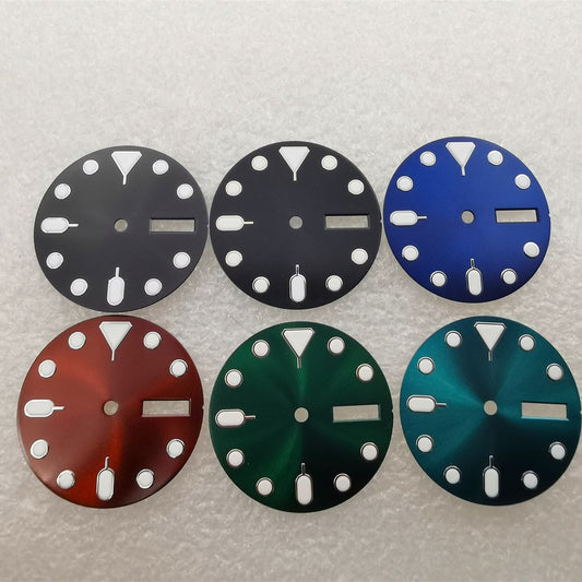 Green luminous 28.50mm watch dial, compatible with NH36 movement for precise timekeeping.