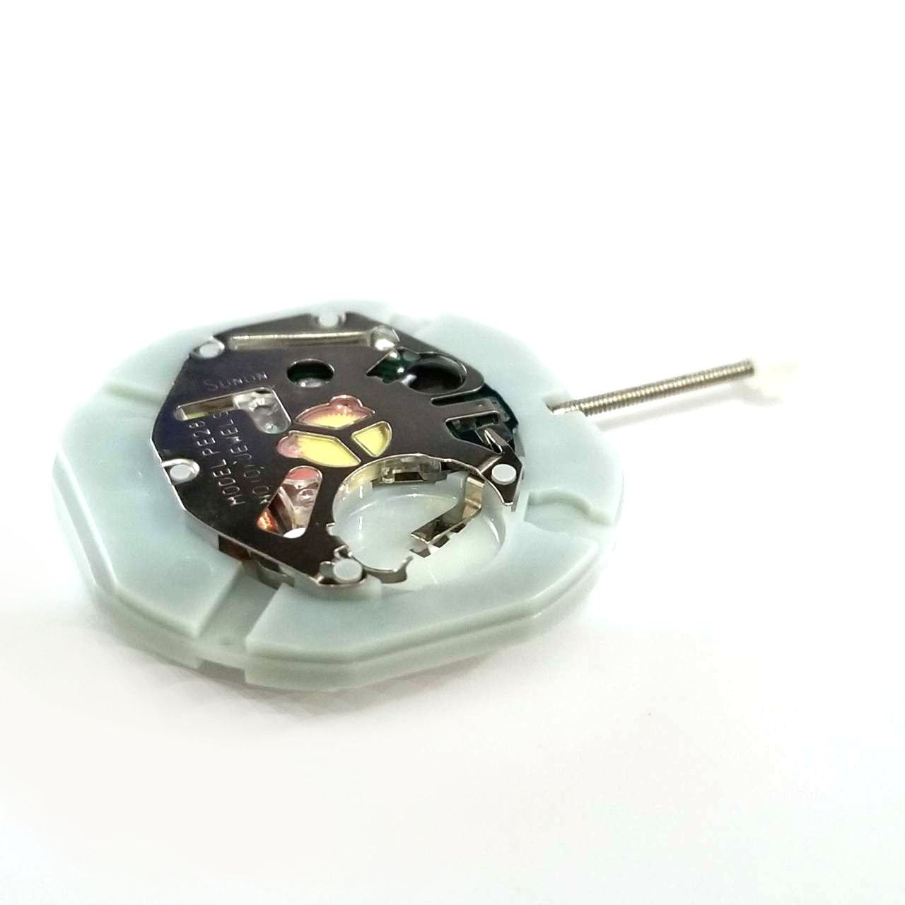 Sunon PE28 quartz watch movement showing three hands and date display at 3 o'clock position for precise timekeeping.