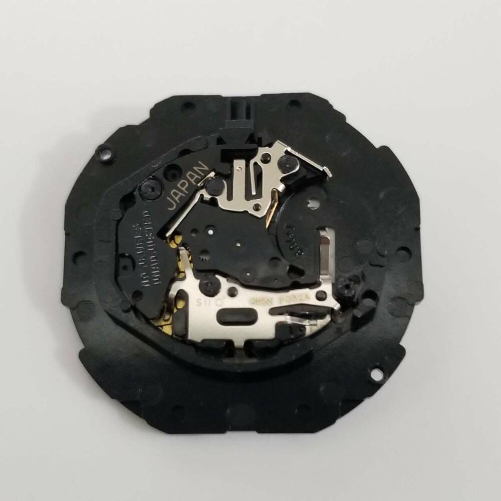 Hattori Epson TMI PC32 quartz watch movement with date display at 3 o'clock, precision Japan-made mechanism for watch repairs.