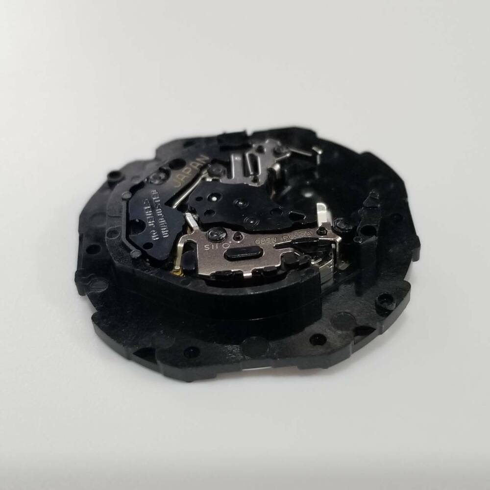 Hattori Epson TMI PC32 quartz watch movement with date display at 3 o'clock, precision Japan-made mechanism.