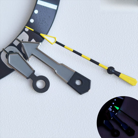 Silver-trimmed grey and yellow watch hands with green lume for NH35/36 movement, enhancing visibility and style.