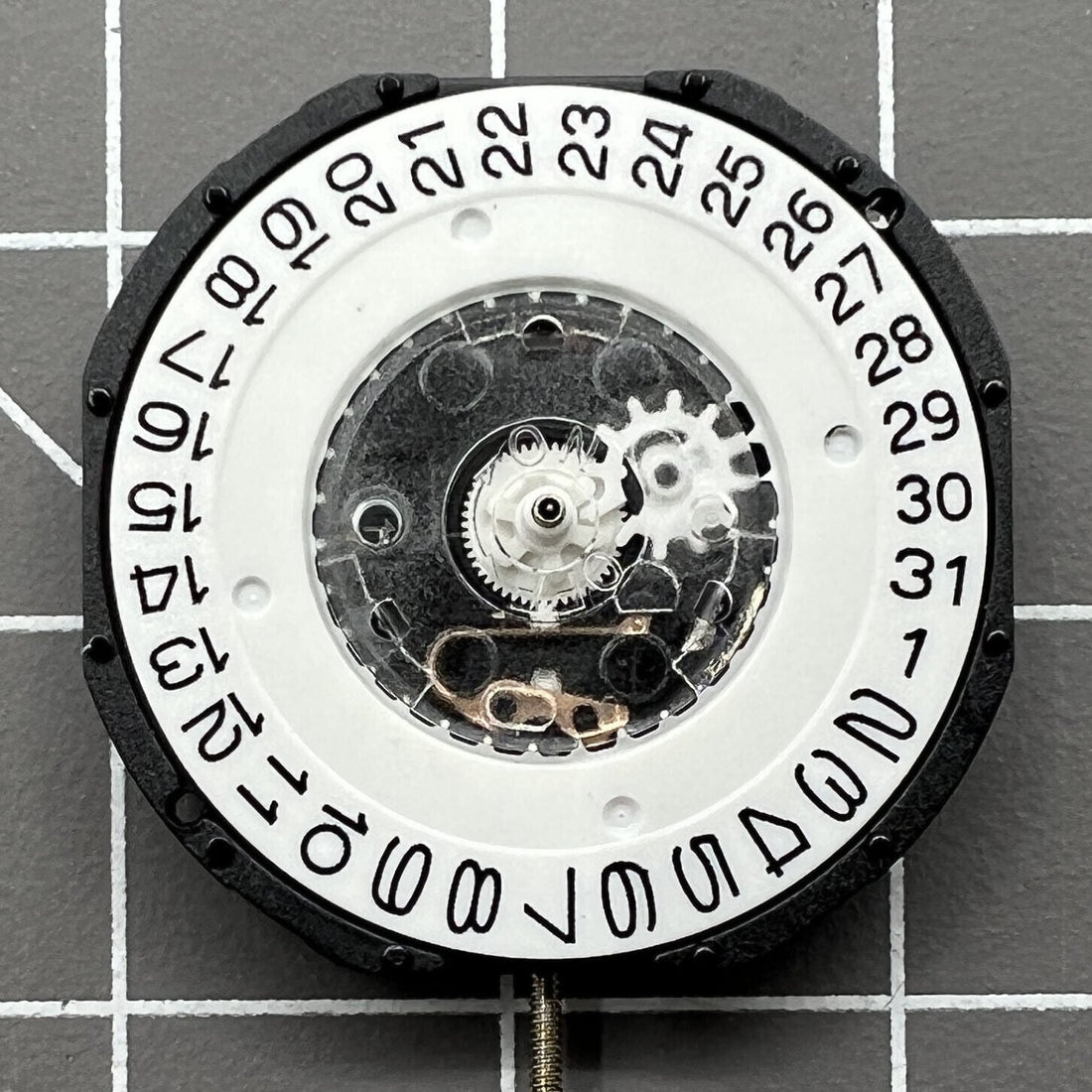 LG32 quartz watch movement with date display at 3 o'clock, precision repair part for watches.