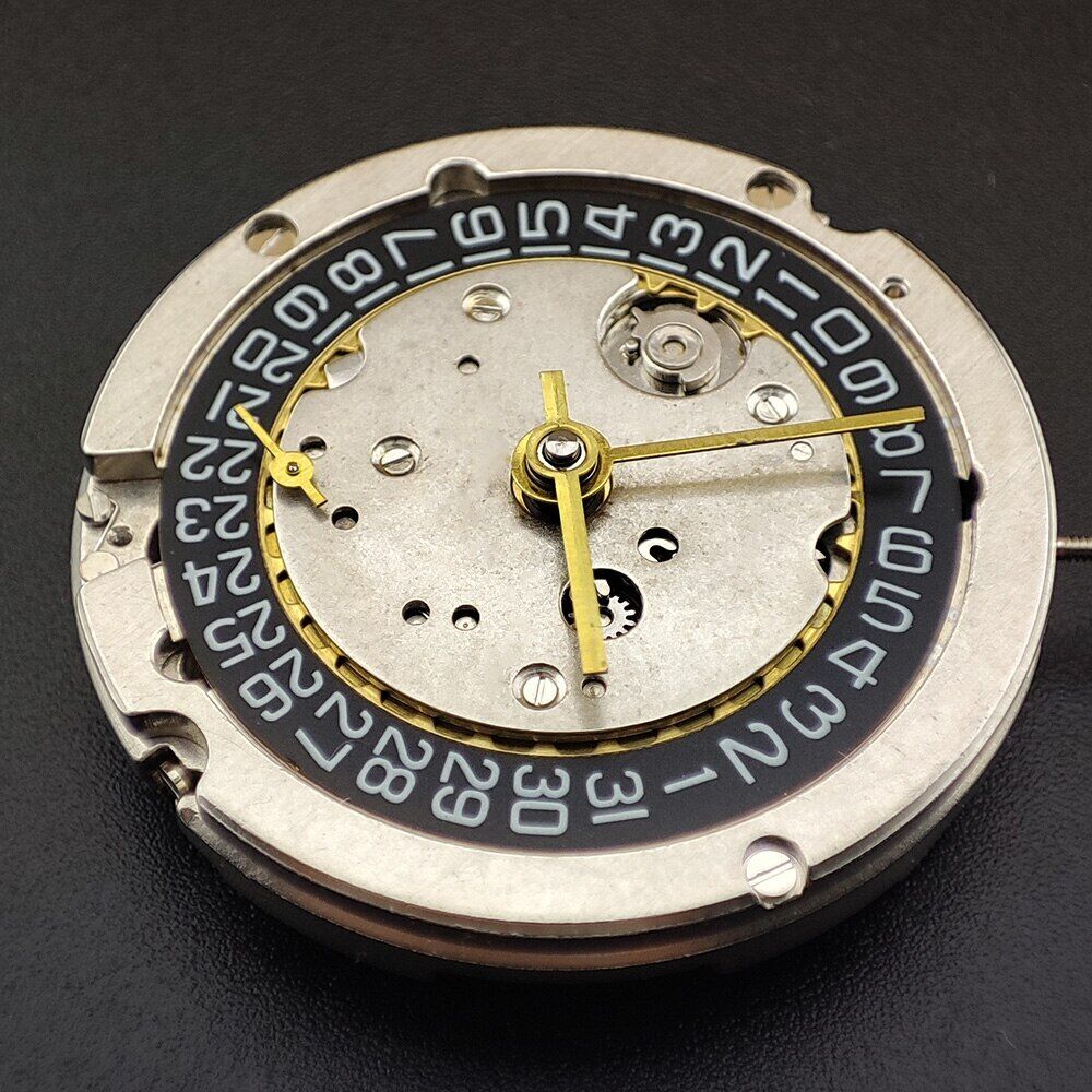 Seagull ST2557 GMT watch movement with automatic mechanical small second at 9 o?clock, precision timekeeping accessory.