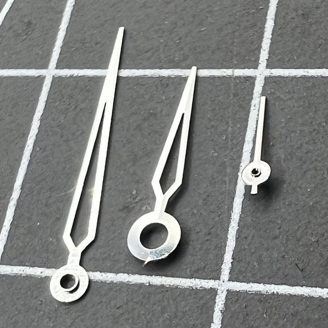 Silver trim hollow arrow-shaped watch hands, 13mm, compatible with Miyota 1L45 quartz movement.