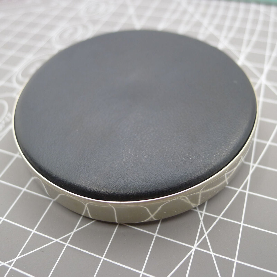 Horotec MSA09.304 case cushion with chromed metallic ring, 75mm diameter, 13mm height for watch support.