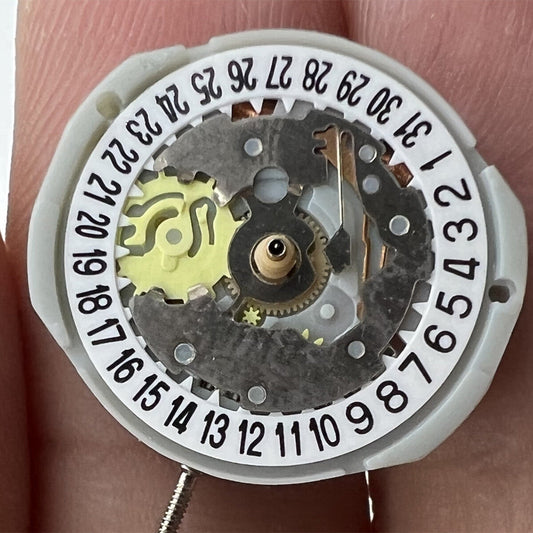 Sunon PE25 quartz watch movement with 3 hands, date window at 3 or 6 o'clock positions.