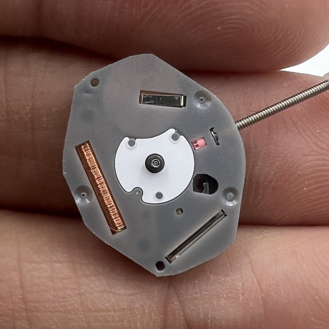 Sunon PE10 quartz watch movement with 2 hands, precise timekeeping for watch accessories.