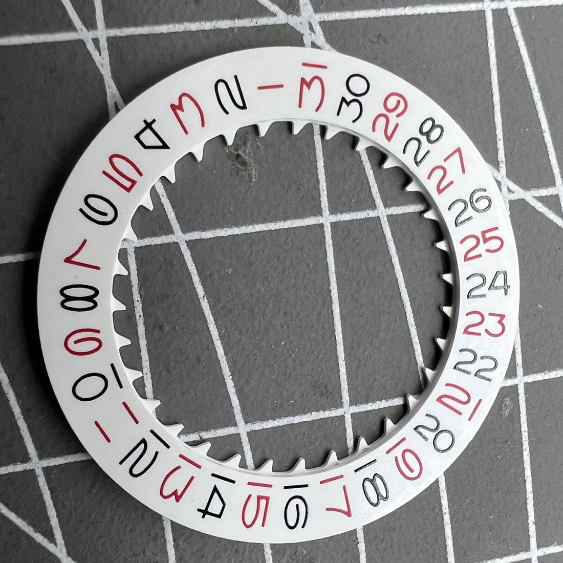 White date disk wheel with vintage red odd numbers for NH35 NH36 watch movement by Seiko.