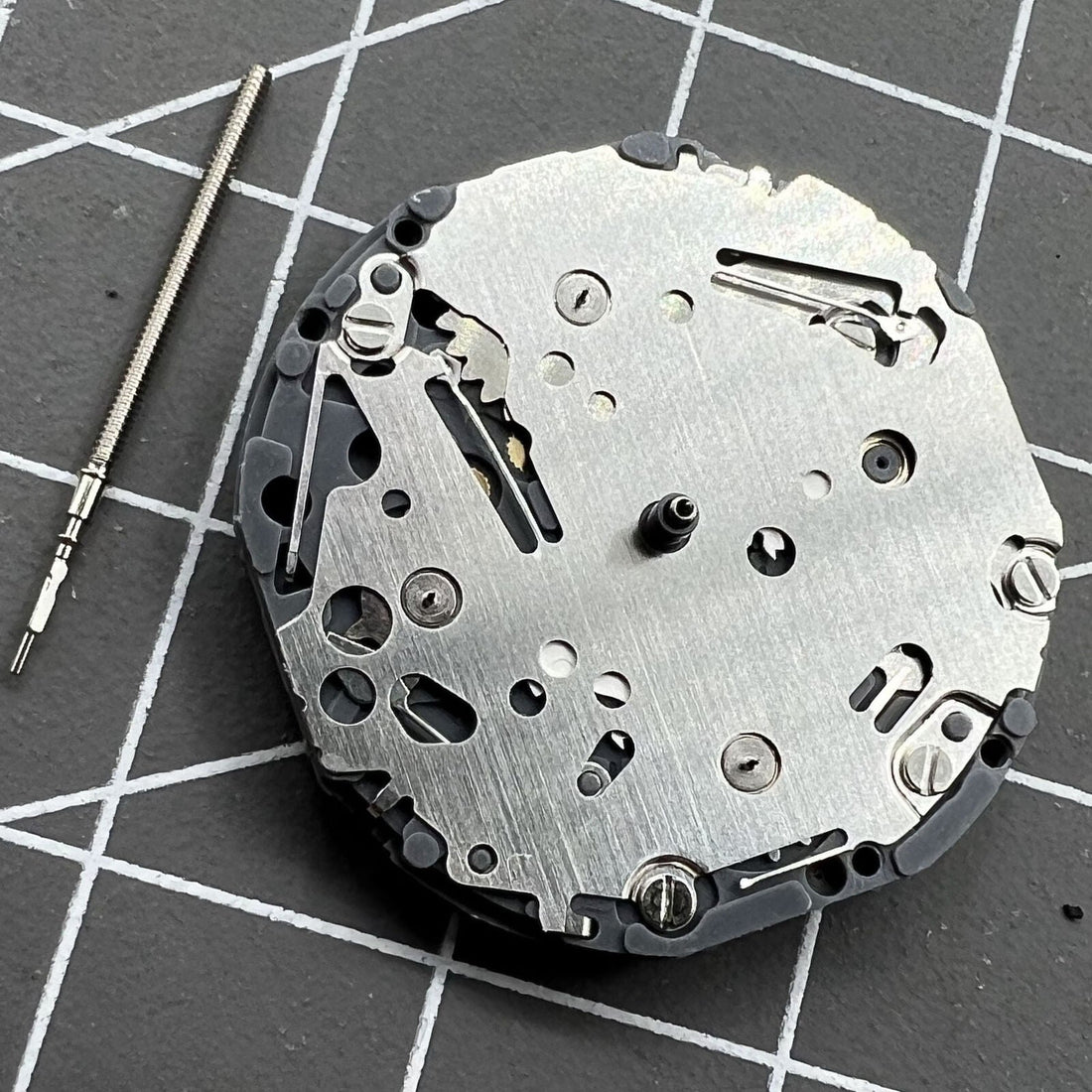 Hattori Epson TMI VH67 quartz watch movement, precision Japan-made mechanism for accessories.