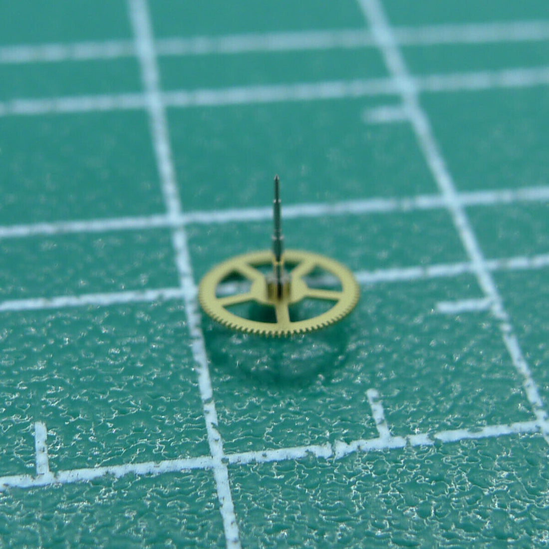 Golden 4.5H second wheel for Miyota 82S5 82S7 movement, precision watch accessory.