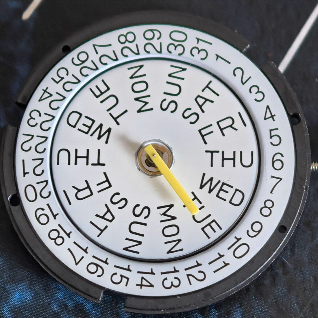 Swiss ISA317 quartz watch movement with 3 hands and double calendar, ideal for precise watch repairs.