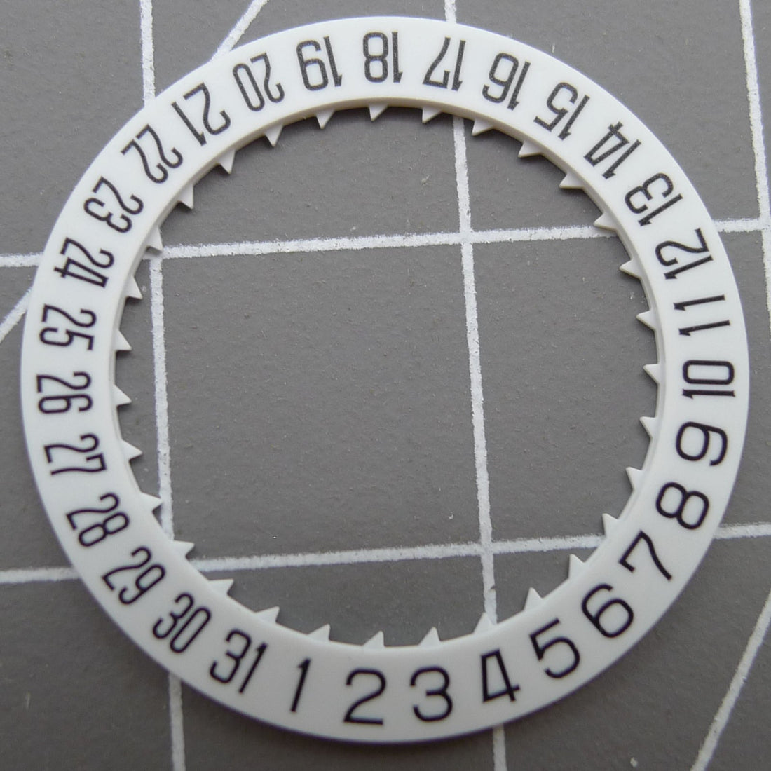 White date disk wheel displaying date at 6 o'clock, compatible with Miyota 8215 8200 movements, generic brand.
