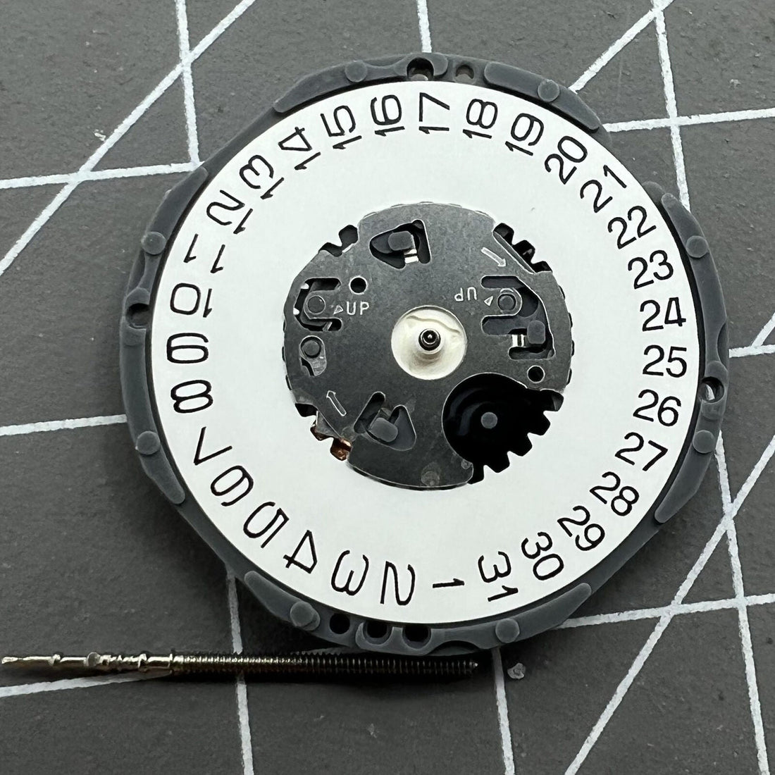 Japan Made Epson VJ32B quartz watch movement with single calendar at 3 o'clock, precise timekeeping part.