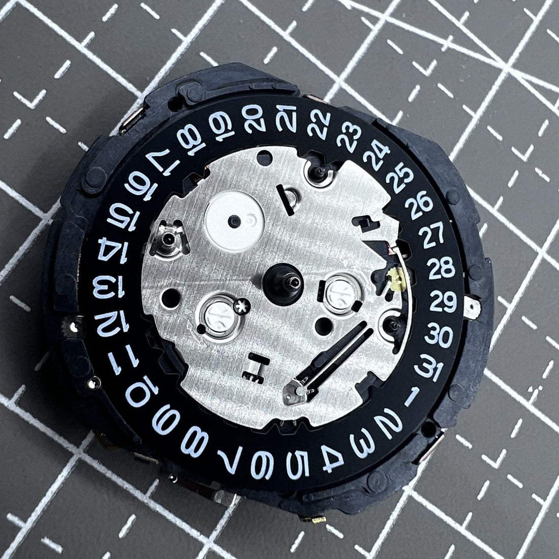 Seiko 7T62A quartz movement watch mechanism, new design for precise timekeeping