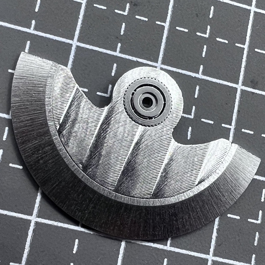 Schleifger�t with oscillating weight and ball bearing, Frostiger Ader rotor for precision grinding.