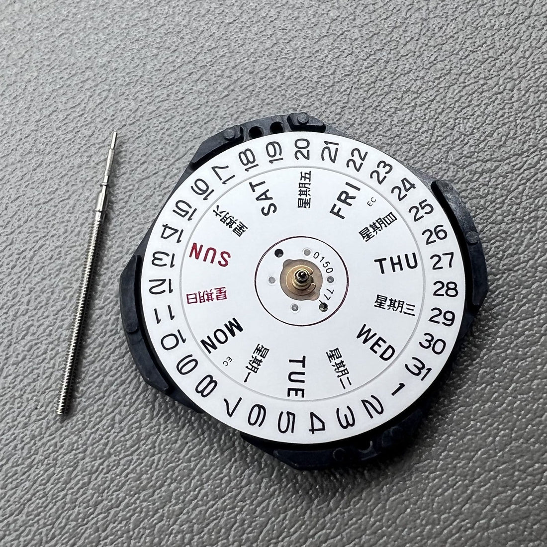 Japan VX33E quartz watch movement with single calendar dial in Chinese and English, precision timing accessory.