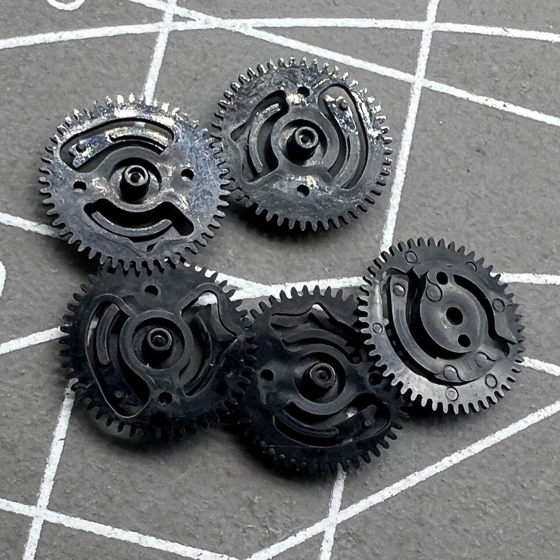 Date indicator driving wheel for NH35 NH36 watch movement, compatible with precise timekeeping.