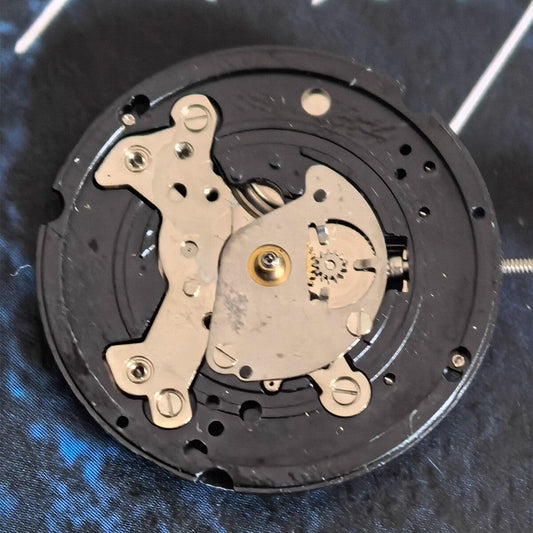 Swiss Made ISA 307 quartz watch movement with 3 hands, no calendar, ideal for precision repairs.