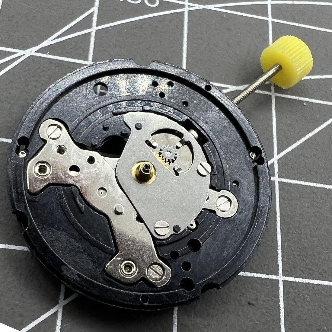 ISA 307 quartz watch movement with 3 hands, no calendar, ideal for precise timekeeping in watch accessories.