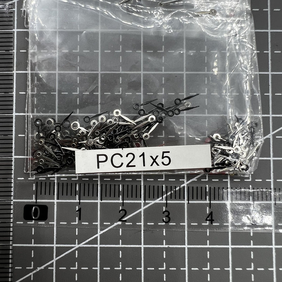Red 15mm second watch hands set for Hattori Epson PC21 movement, precise timing accessory.