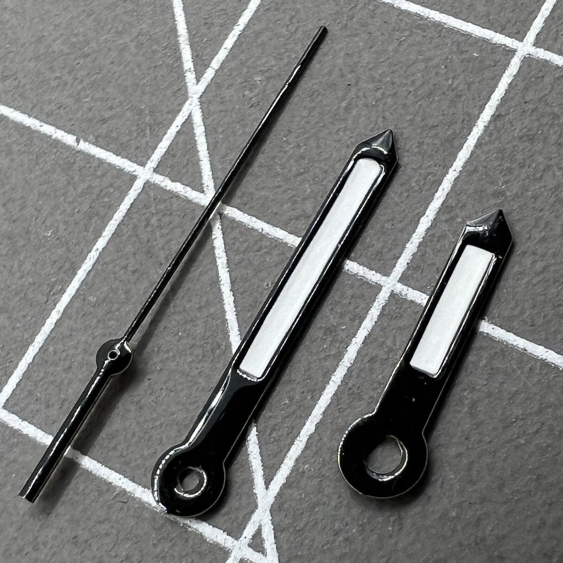Black watch hands for quartz movement, compatible with Hattori Epson TMI VJ42, sleek design.