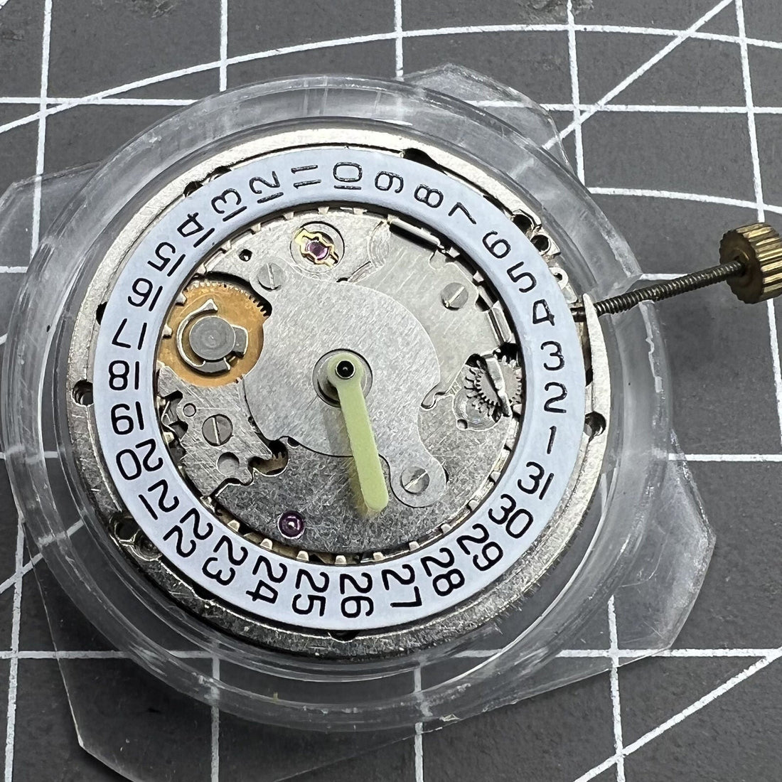 Old Shanghai 25.6mm manual mechanical watch movement for men's watch repair and practice.