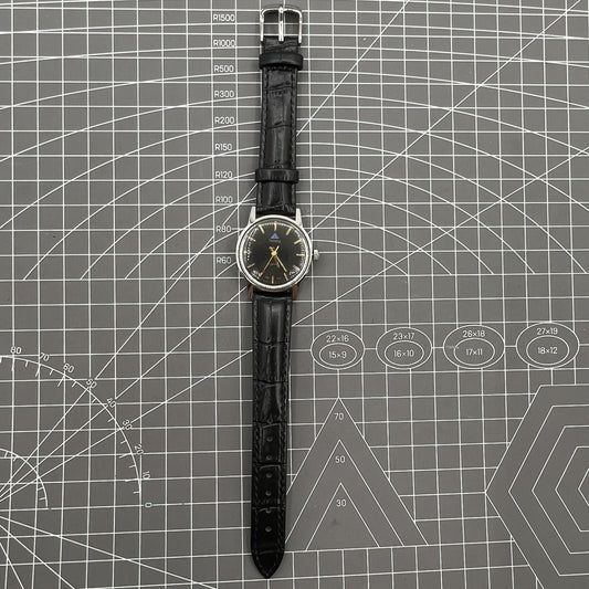 Taihang 32mm manual mechanical watch with black dial, golden nail markers, 17 jewels. Classic elegance for everyday wear.