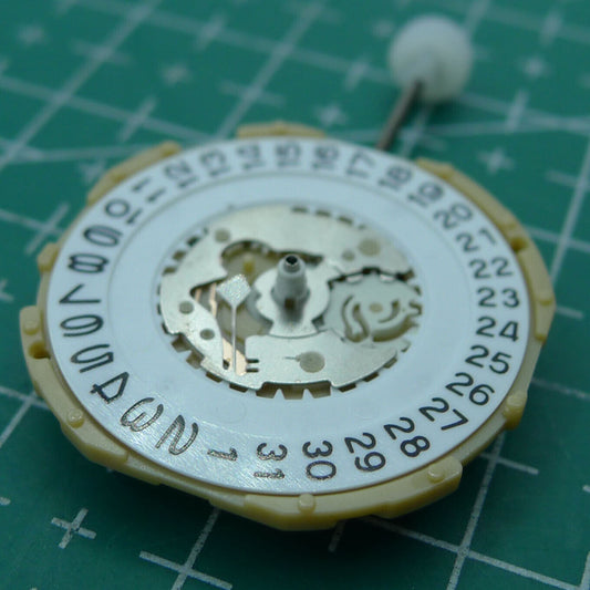Sunon SP28 quartz watch movement with 3 hands and date display at 3 o'clock, reliable timekeeping.