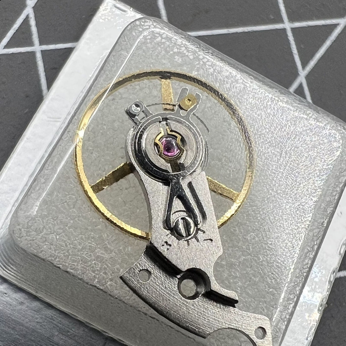 Swiss Complete Balance Wheel with Splint for SW200 SW220 SW240 SW260 mechanical watch movement by Swiss Complete.