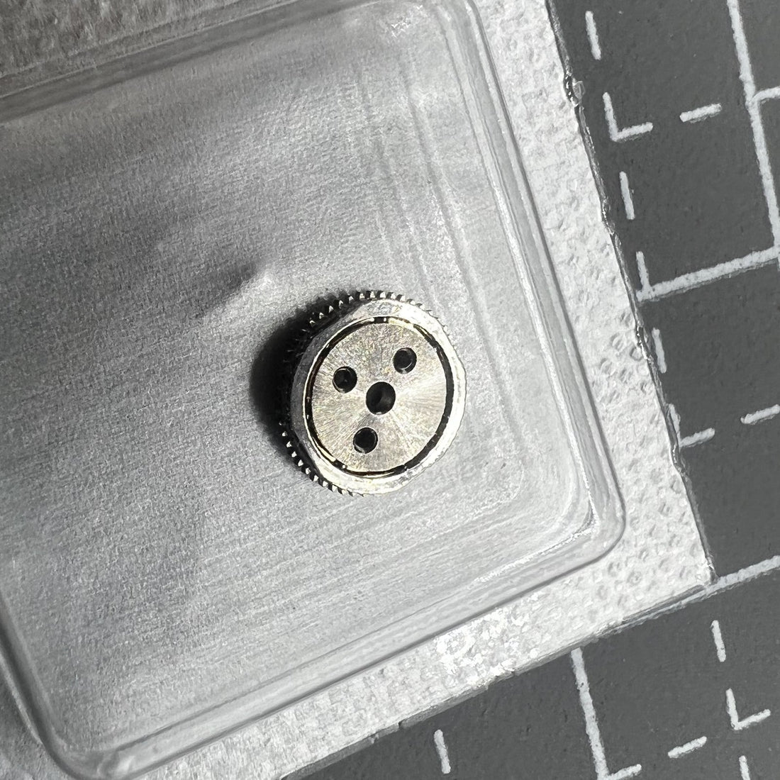 Ersatzteile Kugellager for ETA 2000-1 watch movement, precision bearing by ETA, ideal for watch repair.