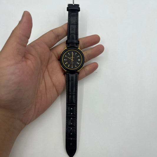 Black dial 37mm automatic watch with golden Roman numerals, 33 jewels, elegant design.