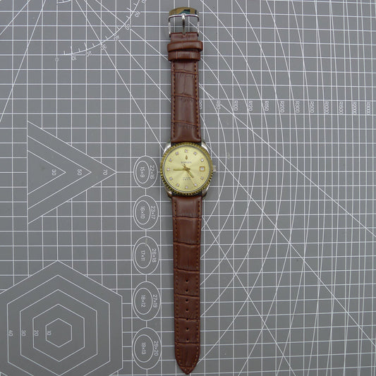 37mm Dandong Peacock manual watch with 33 jewels, golden dial, and single calendar display.