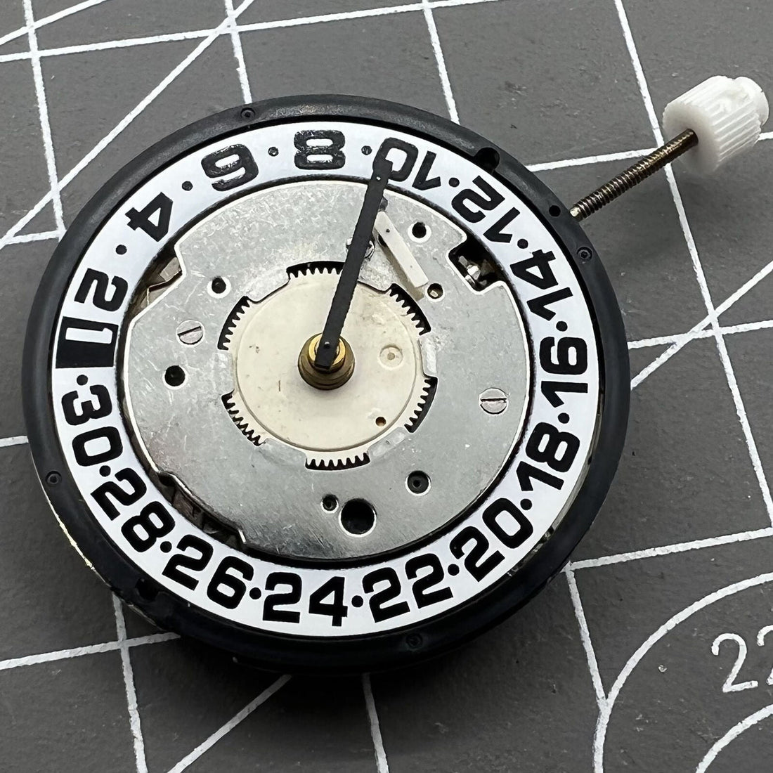 ISA 8176A quartz watch movement with white dial, original Swiss made for precise timing accuracy
