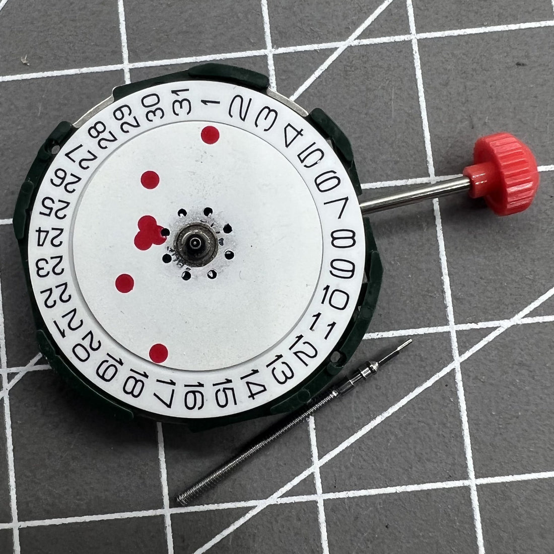 Miyota 2105 quartz watch movement with white dial and red calendar markers, perfect for precise timekeeping.