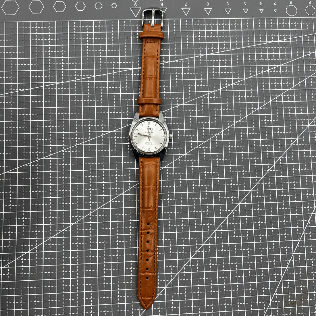 PUBU mechanical hand-wound watch 32mm with 17 jewels, gray dial, and gray hands, Chinese craftsmanship.