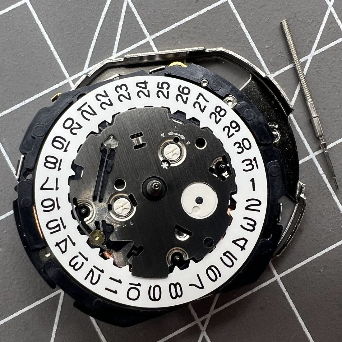 Hattori Epson TMI YM85A quartz watch movement, Japan-made precision for watch repair.