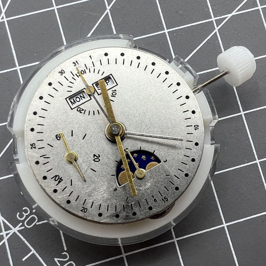 1. 7750 7751 automatic watch movement with small second at 9 and moon phase at 6 dial  