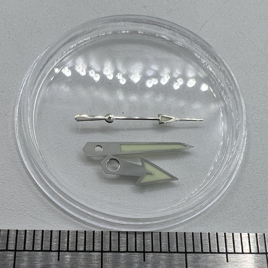 Green lume arrow-shaped watch hands with silver trim, 12mm, compatible with Miyota NH35/NH36/NH38 movements.