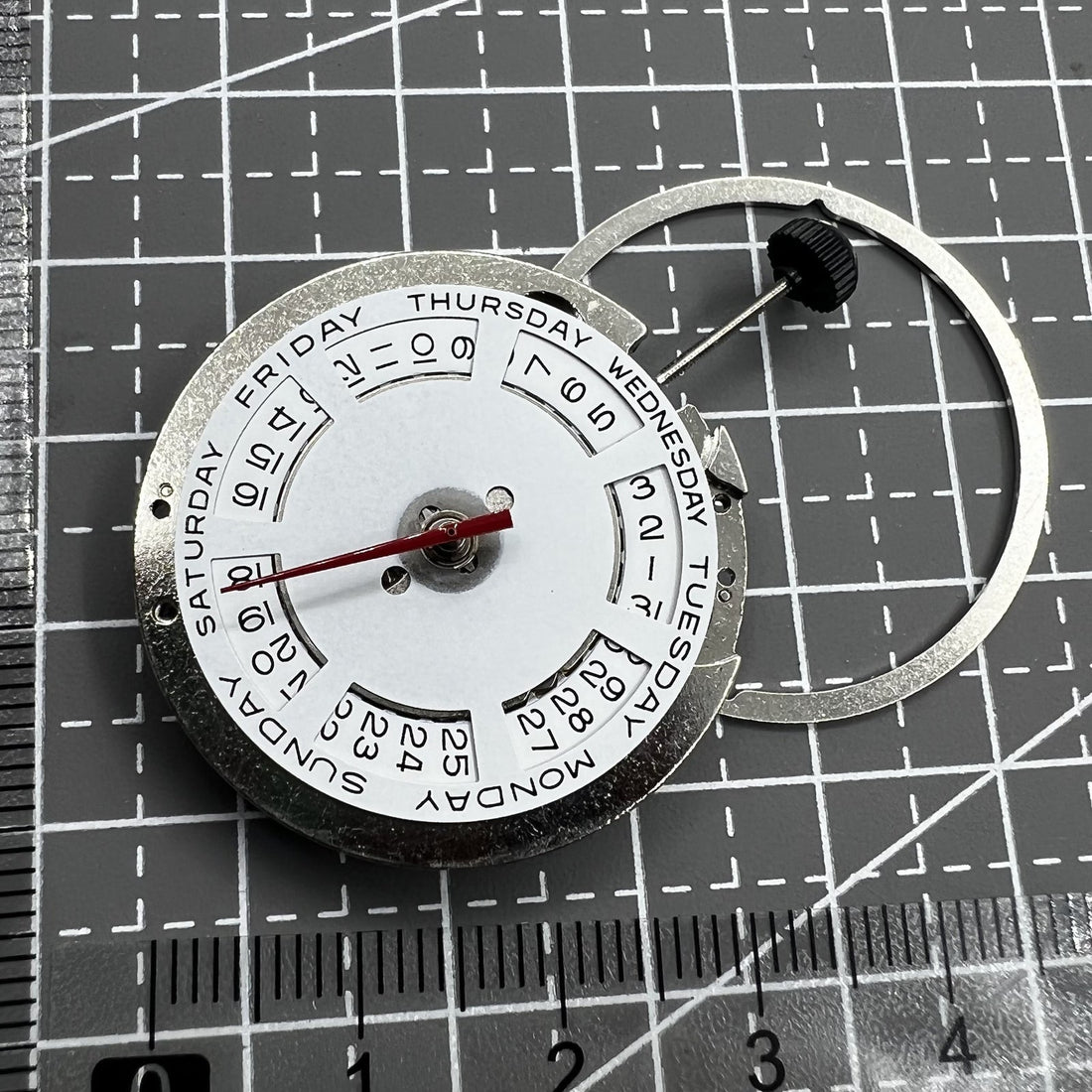 Automatic mechanical watch movement ST2147 with day display at 12 o'clock and date at 3, precise timekeeping.
