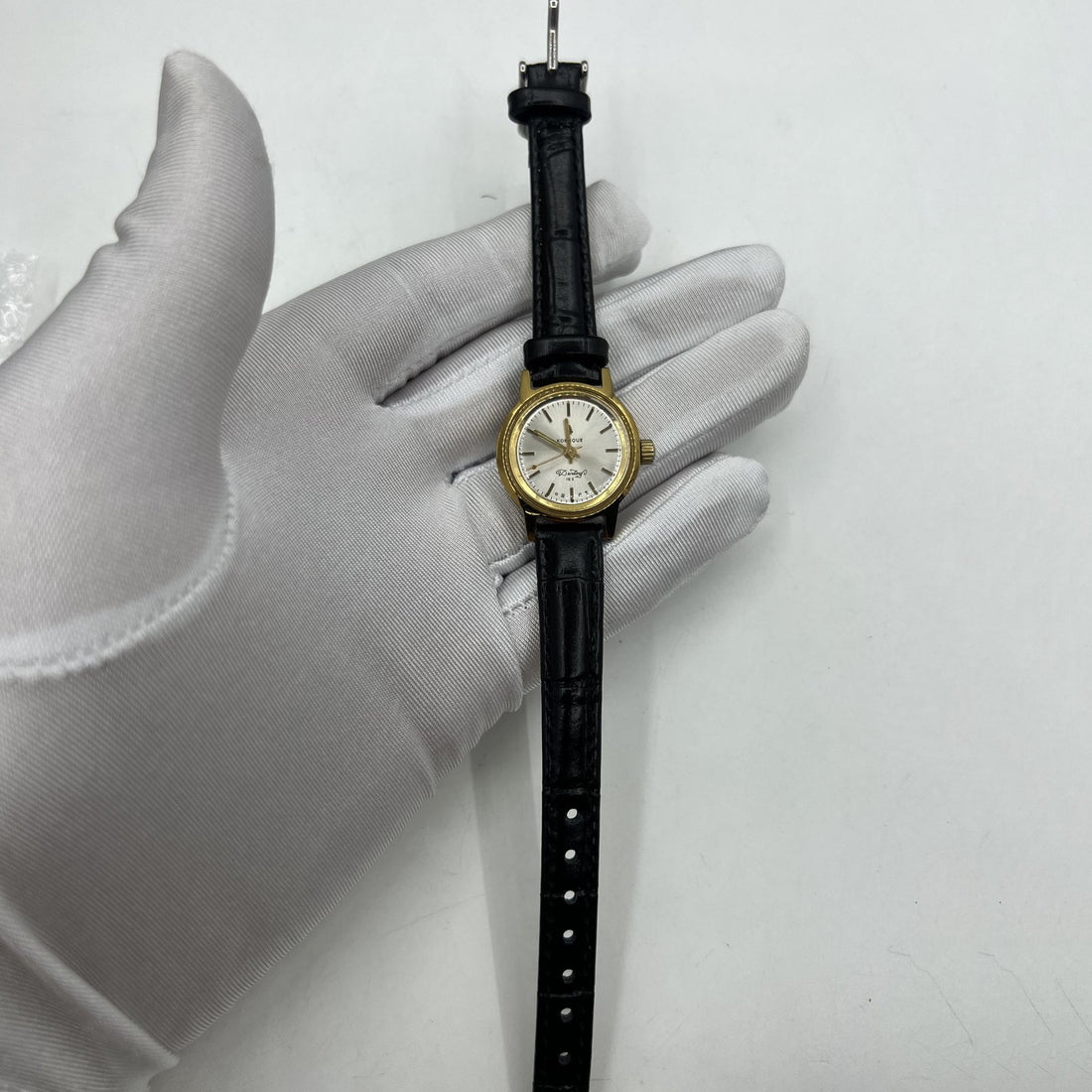 27mm Kongque manual mechanical watch with silver dial, golden markers, 19 jewels, Chinese craftsmanship